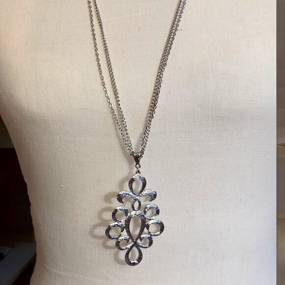 Necklace Jessica Simpson Double Chain Ornate Statement Pendant 30" L SKU 2255 - Picture 6 of 10